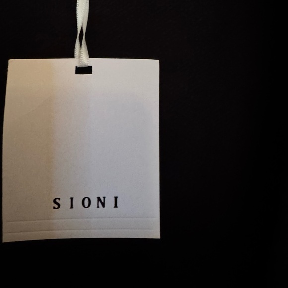 Sioni Black Women's Blazer with Bead Accents.
Knitwear. Size XL - Picture 3 of 4